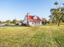 Charming 1949 Home on 1 Acre in Mount Washington, Kentucky $268,500