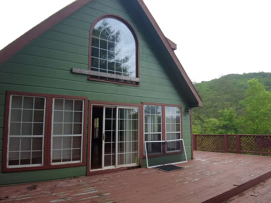 Diamond in the Rough: Spacious Mountainside Property$194,900