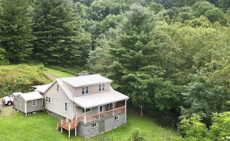 Charming 4-Bedroom Home on 18 Acres in Bluefield, Virginia