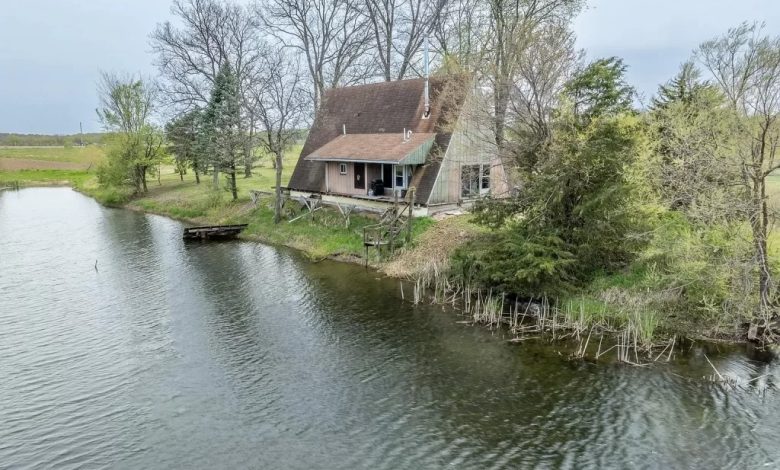 Peaceful Home on 5 Acres in Galesburg, Illinois