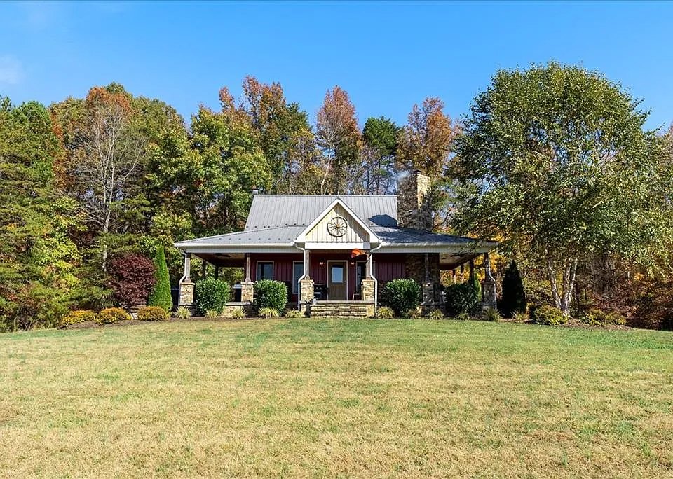 Picturesque Cottage Retreat on 106.9 Acres in Southern Virginia