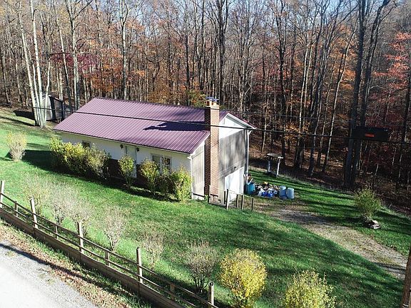 Discover your tranquil escape on this stunning 22-acre property, nestled in the hills of Preston County. $164,900