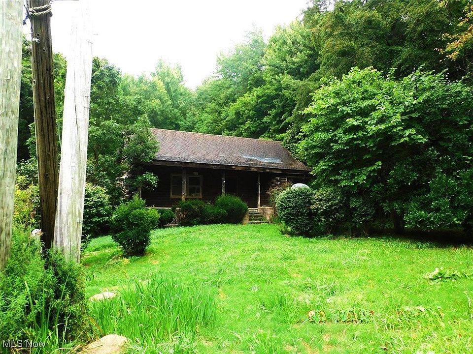 Rustic Retreat: Your Woodland Getaway $119,900