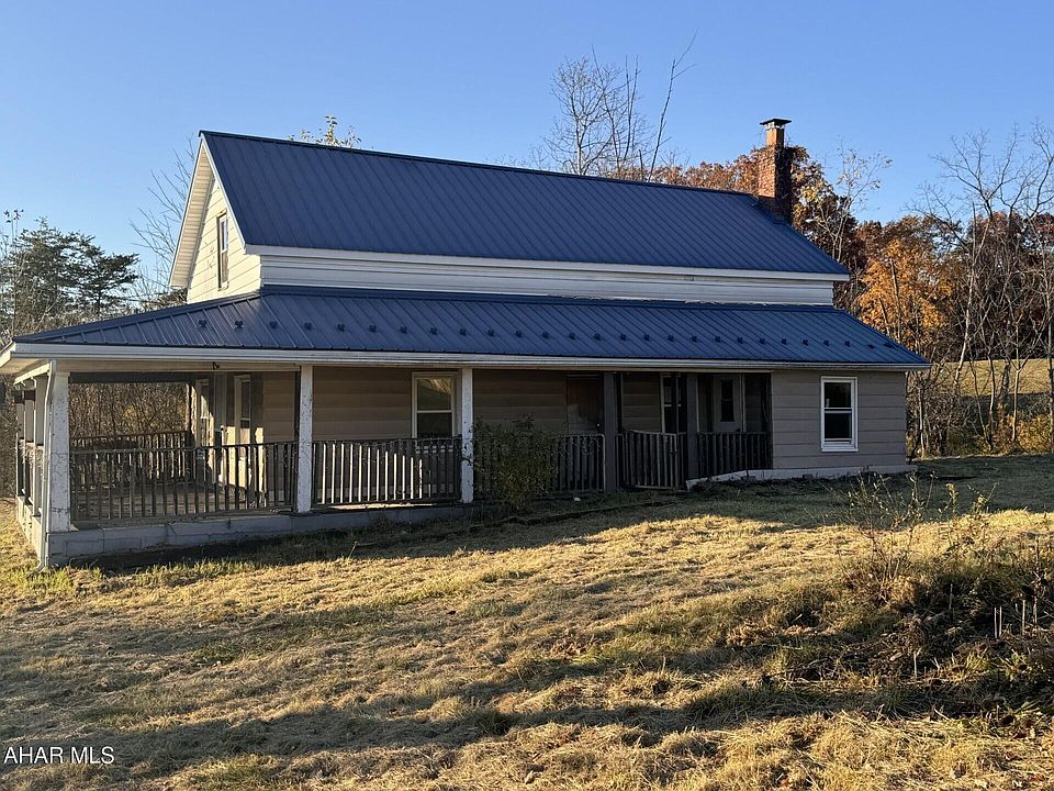 2 Bedroom home on approximately 2.29 acres. Some freeze damage. Lots of potential. $39,900