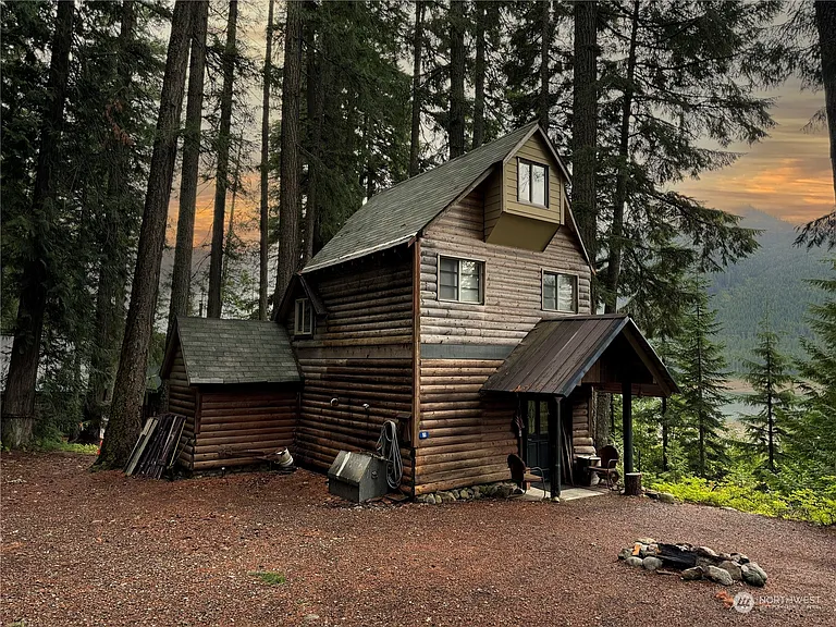 Escape to Your Mountain Oasis: Off-Grid Cabin with Stunning Views $139,000