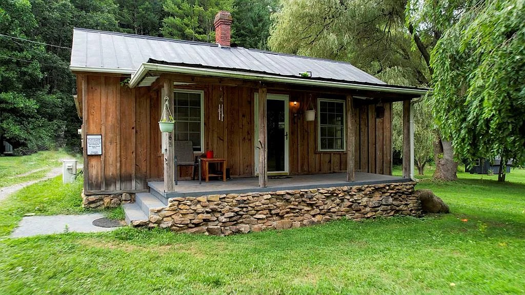 Stunning Cabin on 20 Acres for Sale in Marion, Virginia