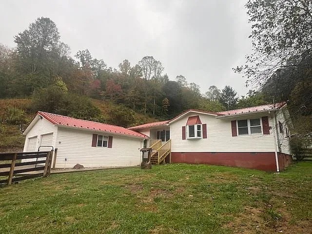 Ranch Home with Acreage in Scarbro, West Virginia