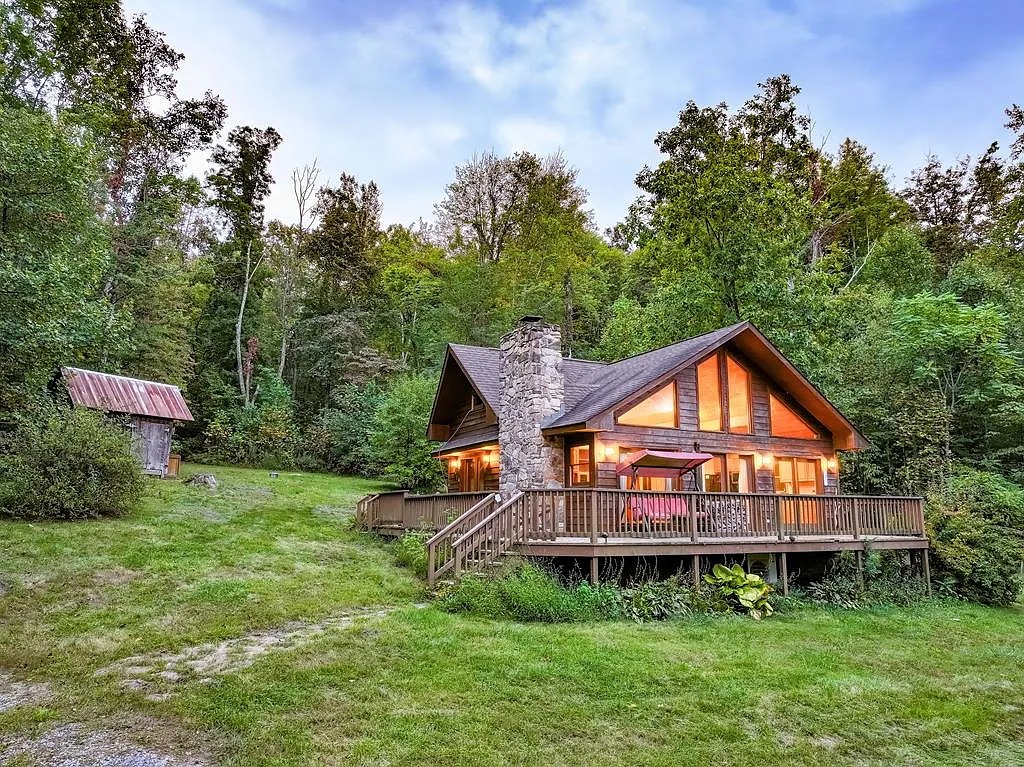 Rustic 1-Bedroom Cabin on 47 Acres in Lexington, Virginia