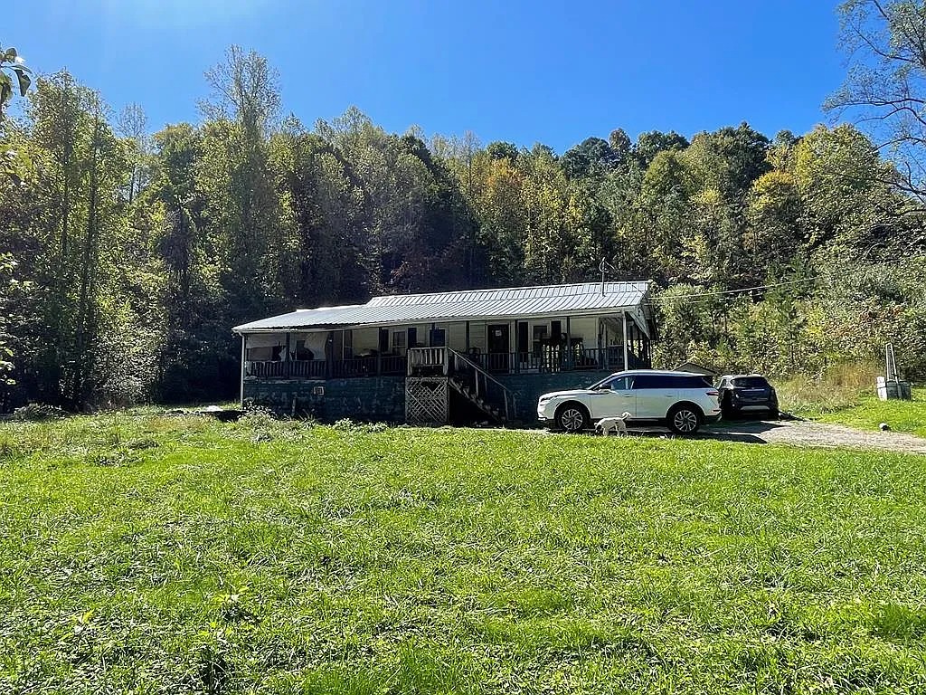 Charming 3-Bedroom Country Home on 20 Acres in Bulan, Kentucky