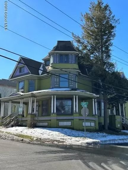 New York 6 Bedroom Victorian Mansion With Preserved Oak & Maple Finishes Throughout Lists For $99,900!