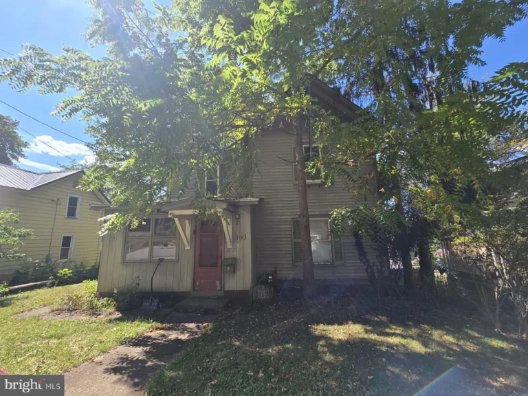 Charming Fixer-Upper With Endless Potential in the Heart of Warren