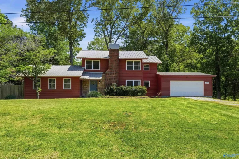Peaceful Country Living on 1.1 Acres Near Flint Creek