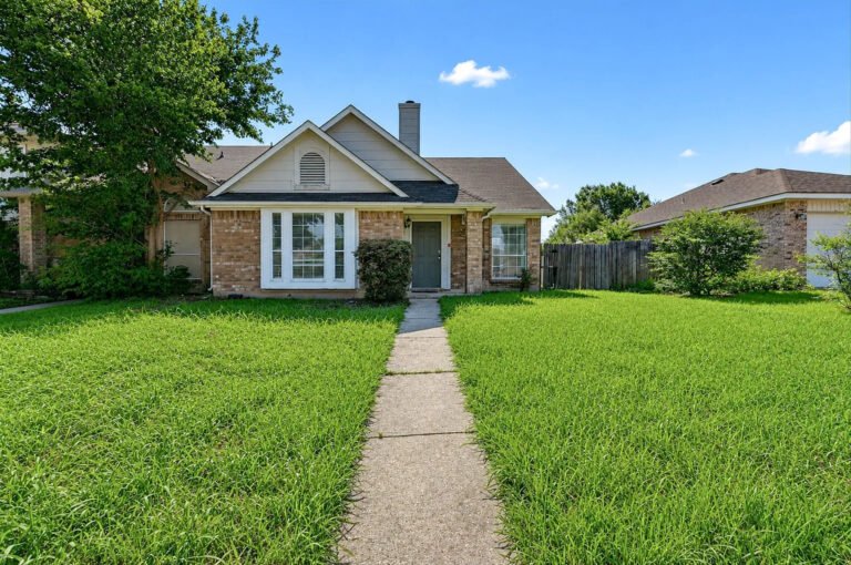 Bright Arlington Townhome Offers Comfort, Convenience, and Room for Personalization