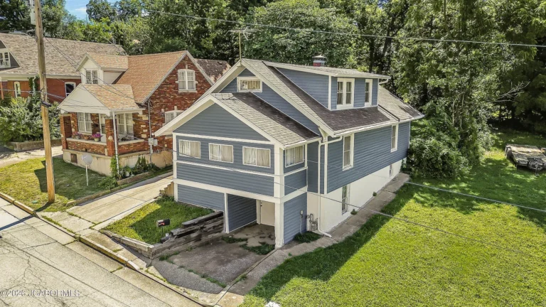 A 1930s Bungalow with Endless Potential in Jefferson City