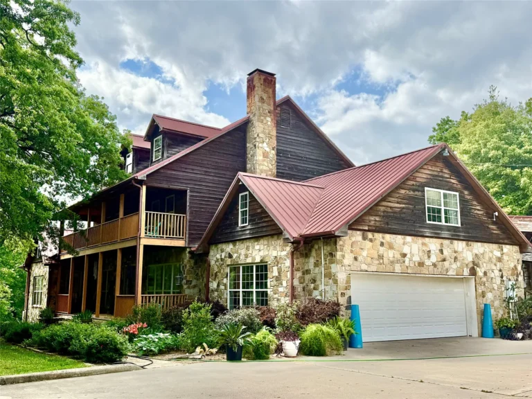 Massive Texas Farmhouse Offers Over 5,600 Square Feet of Opportunity on One Acre