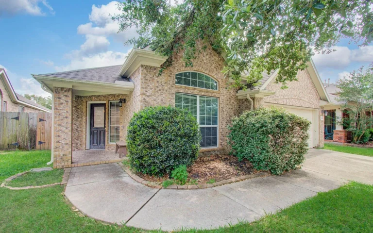 Comfortable Single-Story Living in the Heart of Kingwood’s Kings Mill Community