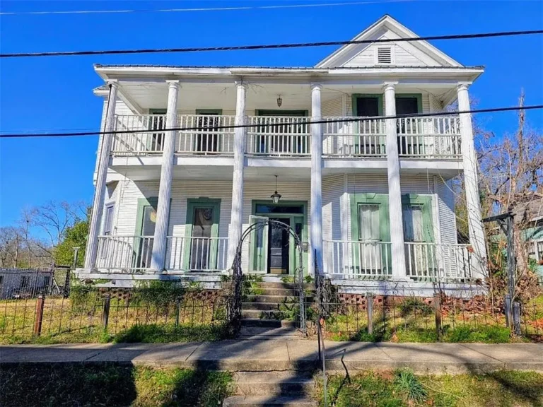 A Grand 1907 Victorian Waiting for a New Beginning in Winnfield, Louisiana Listed for $139,900
