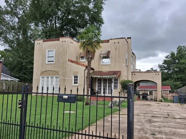 A Spacious Renovation Opportunity with Endless Potential in Shreveport, Louisiana Listed for $212,000
