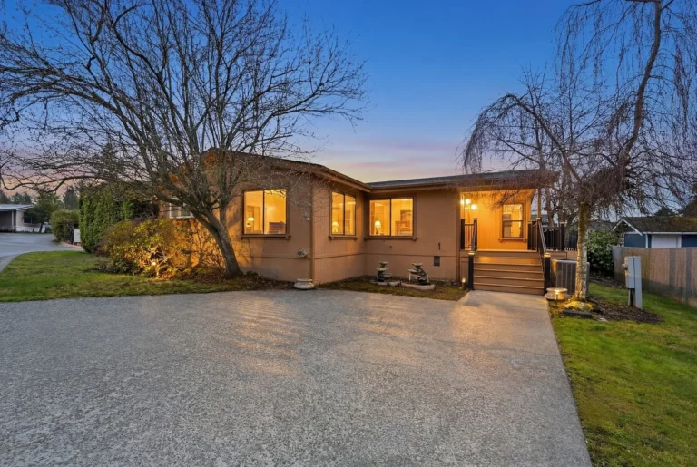 Comfortable Living and Modern Convenience in the Heart of Lake Stevens