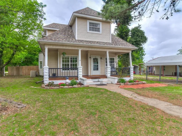 Timeless 1908 Colonial Home Blends Historic Character with Modern Comfort in Oklahoma City Listed for $200,000