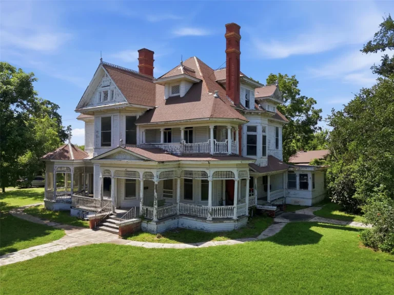 1895 Victorian Masterpiece in Marlin, Texas: A Historic Home Ready for a New Chapter Listed for $170,000