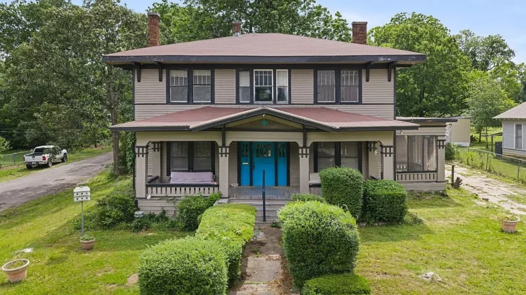 Restoring a Piece of History: A Classic Early-1900s Home in Paris, Texas Listed for $129,800