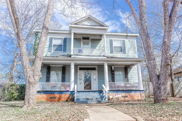 Historic 1910 Home in Palestine, Texas: Spacious Living with Timeless Character Listed For $208,000