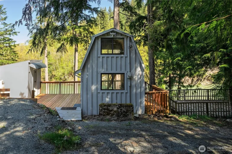 A Hidden Riverfront Escape Where Nature, Simplicity, and Possibility Meet, Washington