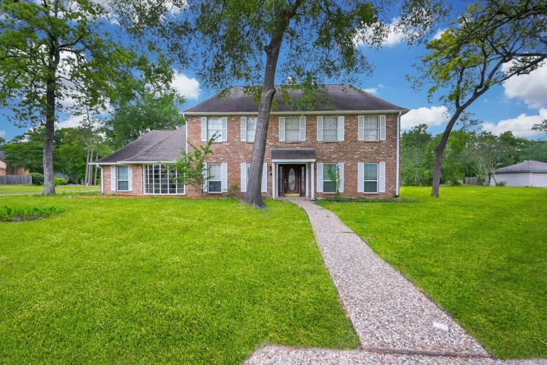 Spacious Houston Fixer-Upper Offers Five Bedrooms, Four Bathrooms, and a Three-Car Garage, listed for $255,000