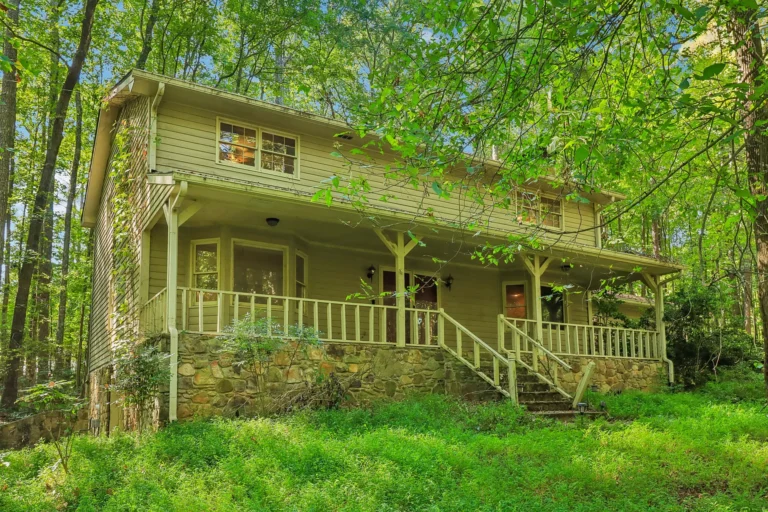 A Hidden Woodland Retreat in Georgia With 2,800 Square Feet of Potential Listed for $235,000