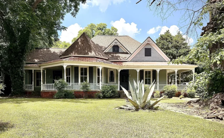A Character-Filled Victorian Home in Georgia With Nearly 2,650 Square Feet of Potential Listed for $175,000