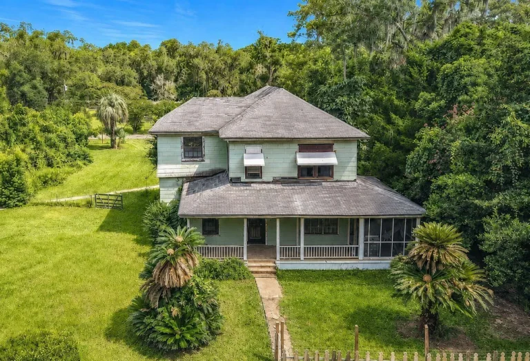 A 1914 Florida Home With Five Bedrooms and Plenty of Potential for $108,000