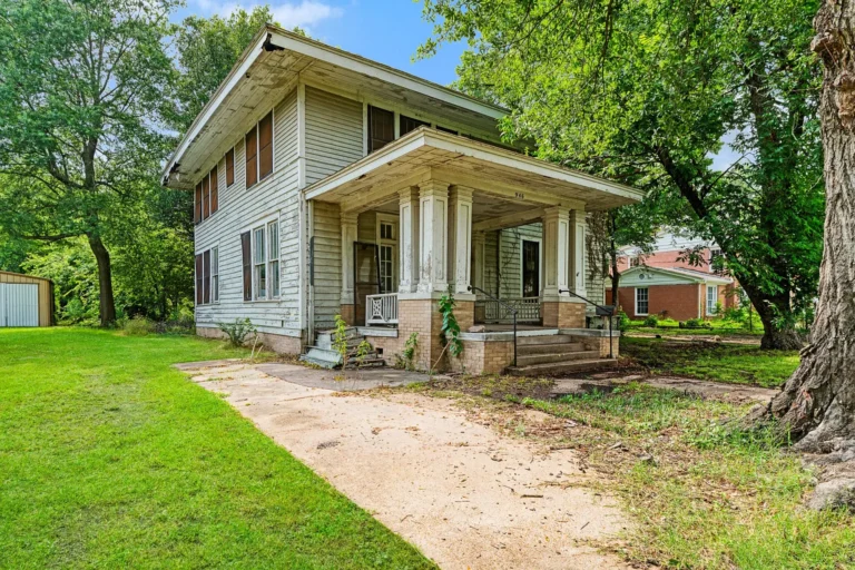 A 1918 Paris Home Waiting to Be Brought Back to Life Listed for $152,000