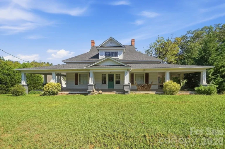 1922 Craftsman Home Offers a $199,000 Renovation Opportunity in Wingate, NC