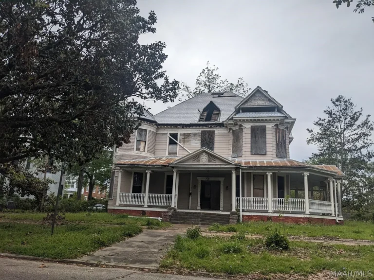 A Fire-Damaged 1880 Home in Alabama With 4,606 Square Feet of Potential