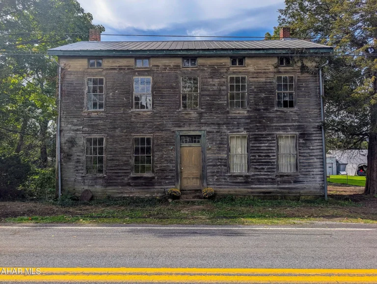 A Historic 1800 Pennsylvania Property Listed for Just $39,500 With 7 Bedrooms and 3,888 Square Feet