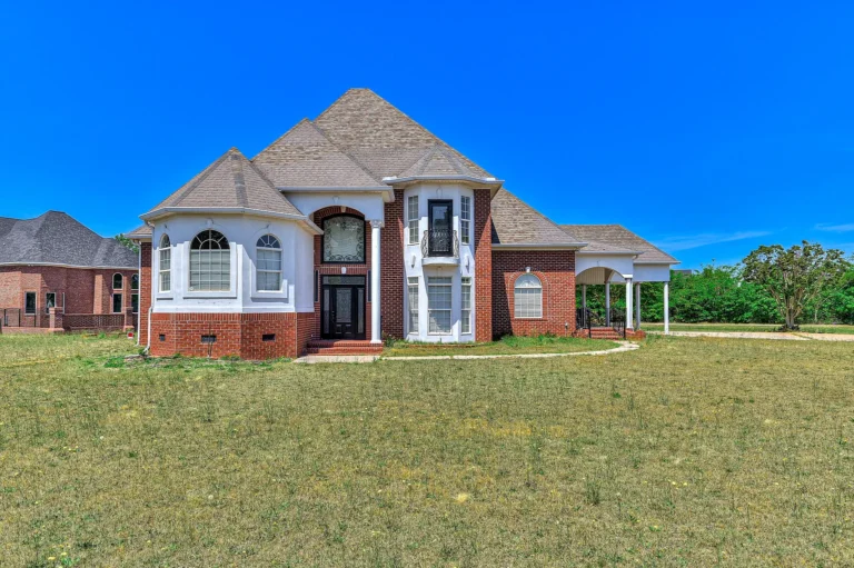 A Grand Brick Home in South Carolina With 3,132 Square Feet of Potential