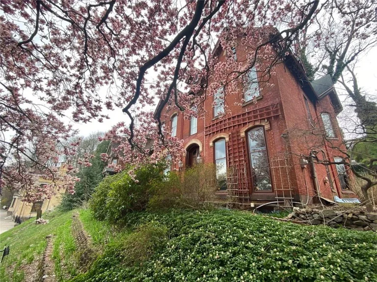 A Grand 1840 Victorian Home in Pennsylvania With 4,911 Square Feet