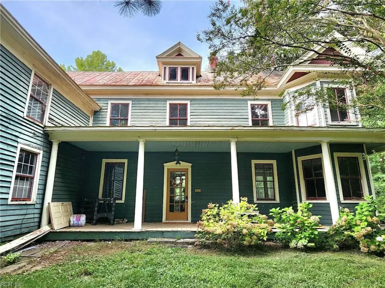 A Historic Virginia Farmhouse With 4,238 Square Feet and 2.3 Acres